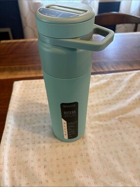 BRÚMATE Rotera 25 oz Touch-Free Insulated Bottle in Sage - NEW, unused